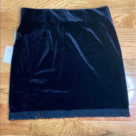 SOLD! Forever21 Suede mini skirt with split - Picture 4 of 7